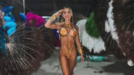 La esposa de Lisandro Martínez en el Carnaval de Gualeguaychú. Foto: redes sociales.