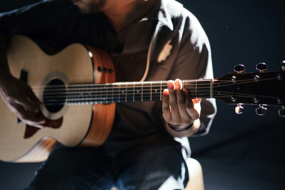 Música, guitarra, instrumentos. Foto: Unsplash.