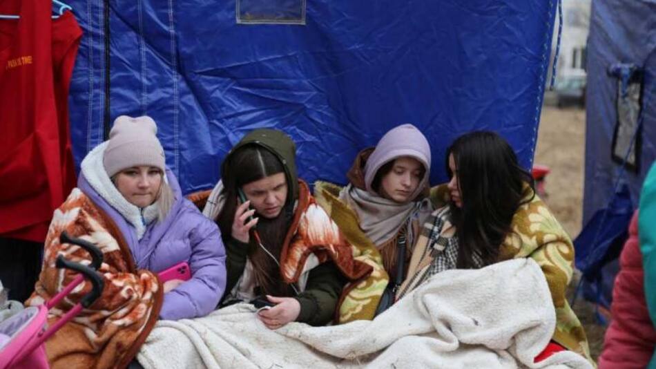 Ucranianos huyen de su país ante la invasión de Rusia, AGENCIA NA