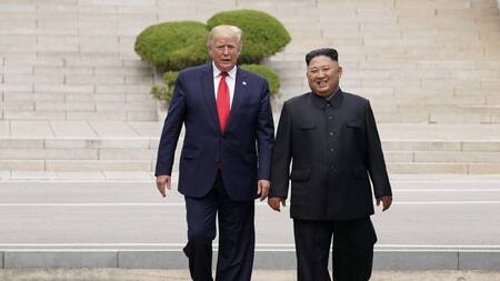 Trump hace historia: es primer presidente de EE.UU. en pisar Corea del Norte, Reuters