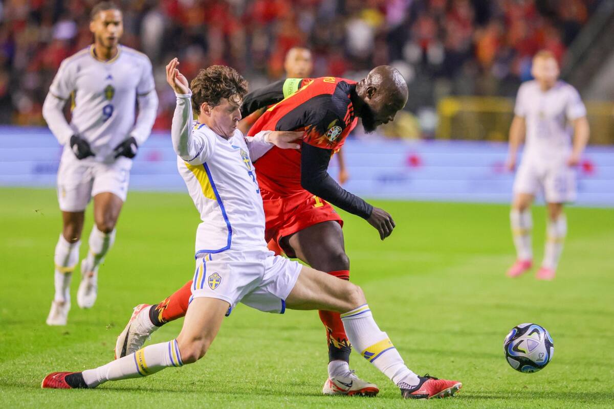 Victor Lindelöf, el capitán de Suecia, y Romelu Lukaku. Foto: EFE.