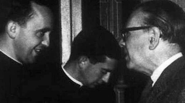 Cuando el papa Francisco afeitó a Jorge Luis Borges: la impensada amistad que duró toda la vida