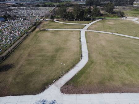 Andrés Watson supervisó los avances en la repavimentación y ampliación de la calle Cariboni.