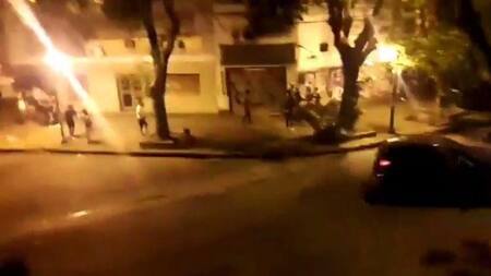 Fiesta clandestina de Navidad en La Plata termina en batalla campal