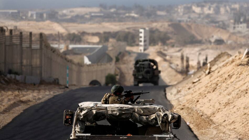 Soldados israelíes en la Franja de Gaza; guerra Israel-Hamás: Foto: Reuters