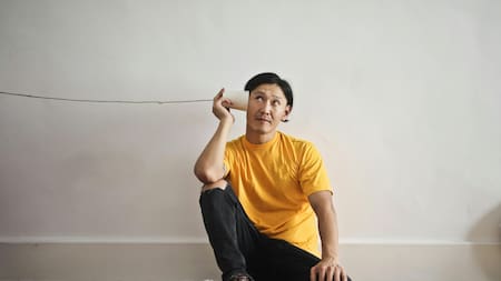 Los beneficios de hablar solo. Foto: Pexels.