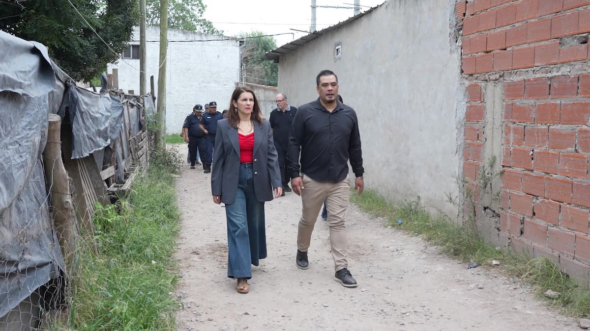 Mariel Fernández supervisó la demolición de un búnker narco en La Reja.