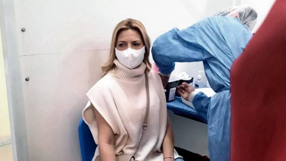 Vacunación de Fabiola Yañez contra el coronavirus