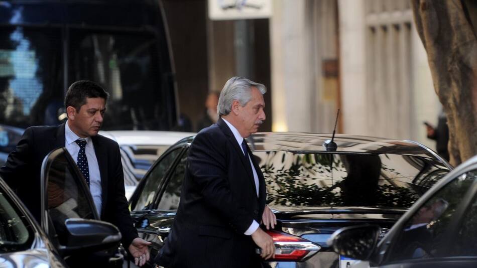 Alberto Fernández en la casa de Cristina Kirchner en Recoleta. Foto: Telam.