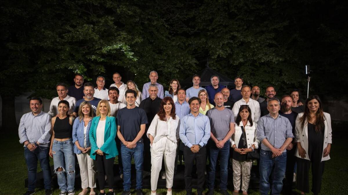 Cristina Kirchner junto a intendentes. Foto: prensa FdT