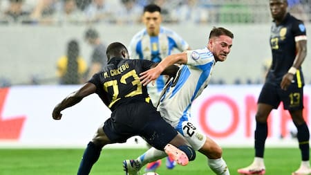 Qué dijo Alexis Mac Allister cuando le preguntaron si usaría la "10" de Messi. Foto: Reuters.