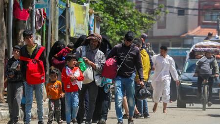 Gazatíes se marcharon de Rafah tras advertencia de Israel. Foto: Reuters.
