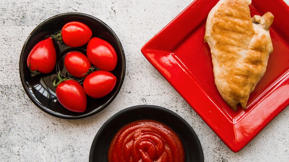 El pollo es el acompañamiento ideal para la salsa de tomates cherry asados.