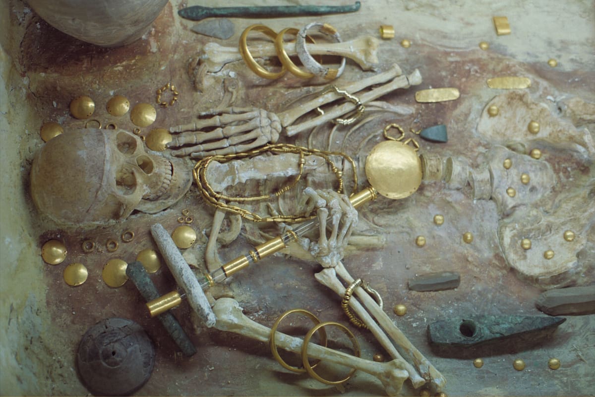 La tumba del hombre de Varna con 990 objetos de oro de hace 6.500 años.