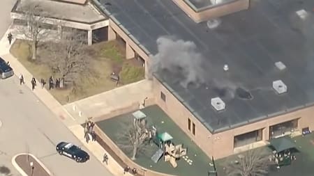 Alerta en Estados Unidos: un colectivo chocó contra una sinagoga