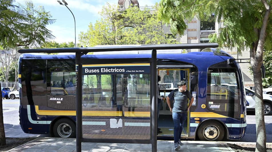 Los colectivos eléctricos de la Ciudad de Buenos Aires. Foto: NA.