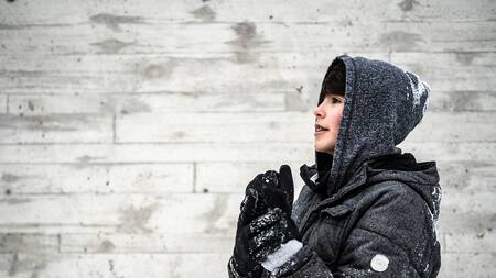 Usar guantes en el invierno es esencial para cuidar la piel. Foto: Unsplash