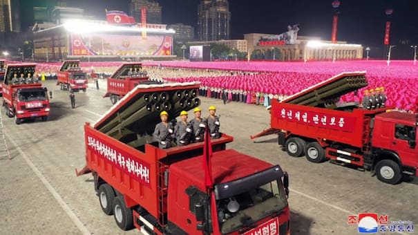 Estrategia de guerra: Rusia estaría desplegando lanzacohetes camuflados dentro de camiones civiles norcoreanos