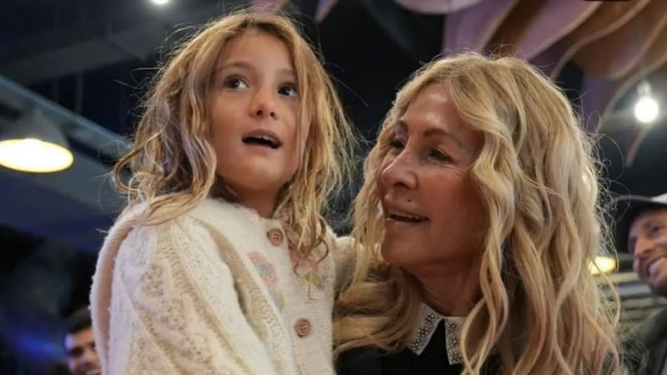 La productora junto con su nieta más chica