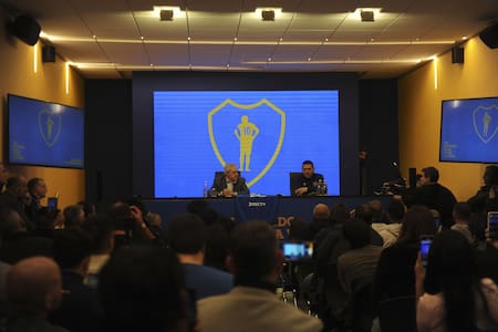 Jorge Ameal y Juan Román Riquelme. Fotos: Télam