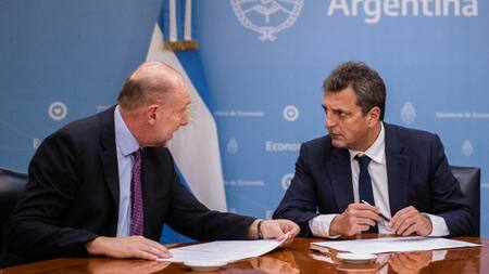 El ministro de Economía, Sergio Massa, recibió al gobernador de Santa Fe, Omar Perotti. Foto: NA.