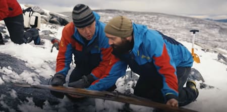 El par de esquís mejor preservados de la historia. Foto captura YouTube