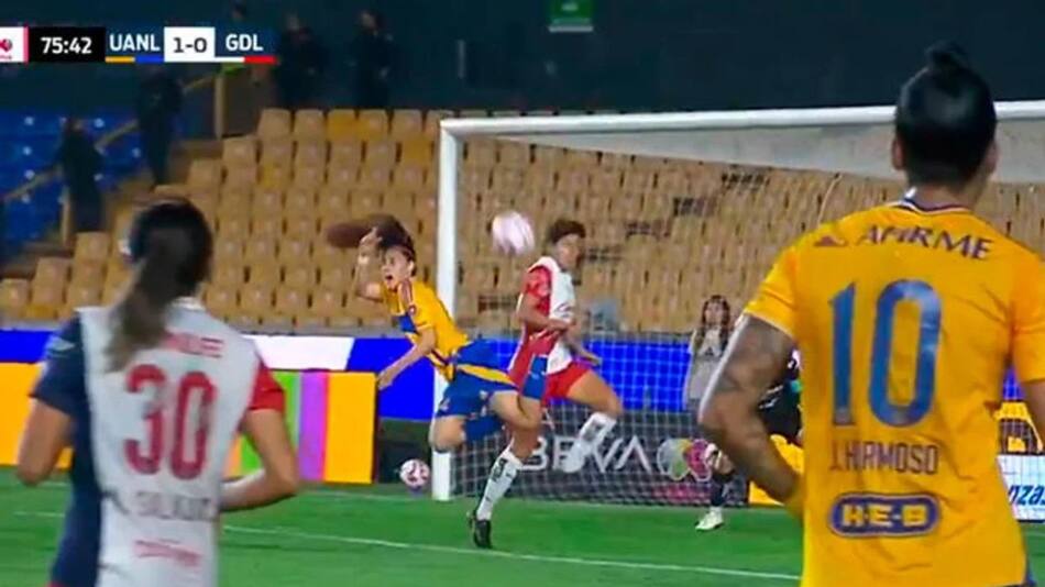 Golazo de Lizbeth Ovalle, de Tigres, en el fútbol femenino de México. Foto: Captura de video.