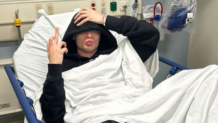 Peso Pluma se fracturó un pie en pleno show. Foto: Instagram.