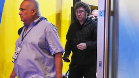 Javier Milei fue a votar a La Bombonera. Foto: EFE