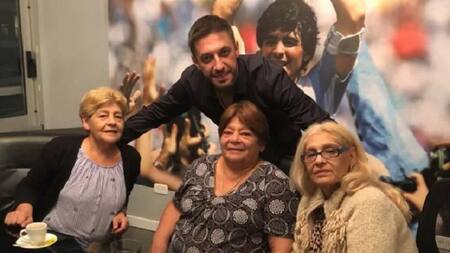Las hermanas de Diego Maradona junto a Matías Morla