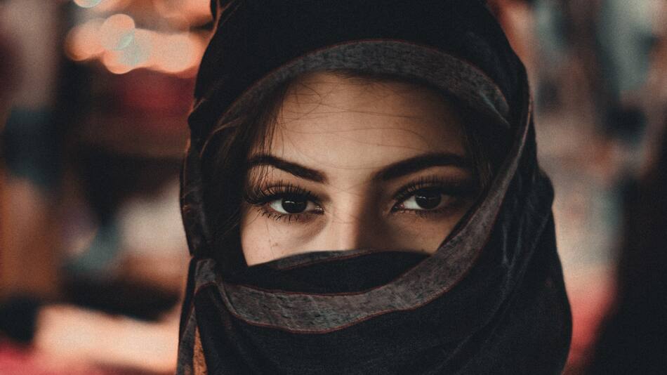 Se revelan las mujeres en Afganistán. Foto: Unsplash.