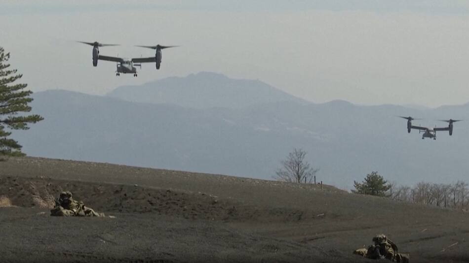 El Bell-Boeing V-22 Osprey que se estrelló en Japón. Foto: Captura / Reuters.