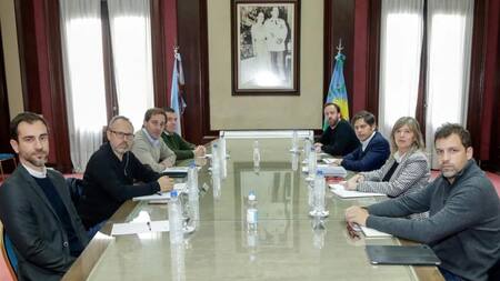 Kicillof y parte de su gabinete, el 21 de julio, con los intendentes de Pro Petrecca (Junín), Valenzuela (Tres de Febrero), Garro (La Plata) y Montenegro (General Pueyrredón) Prensa Gobierno Provincia Buenos Aires