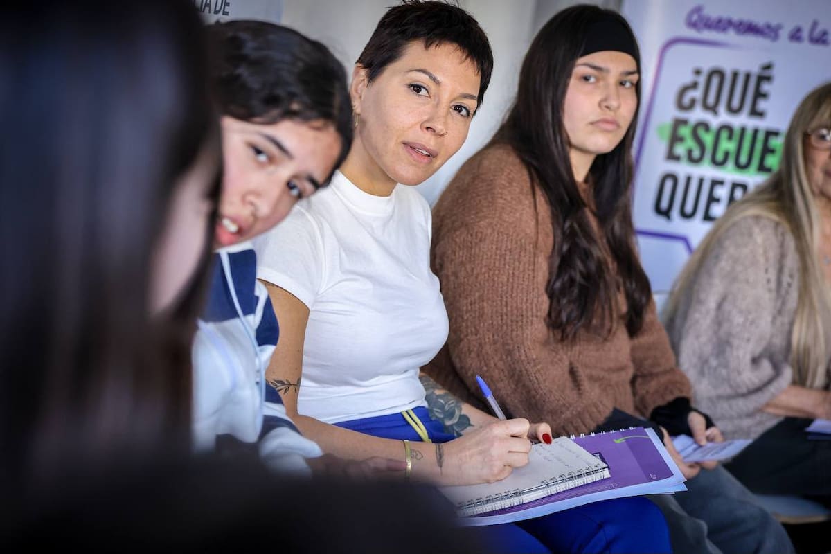 “Escuchar a los jóvenes para construir la escuela que queremos” dijo Mayra Mendoza en Pergamino.