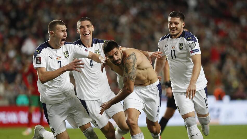 Festejo de Serbia ante Portugal por las Eliminatorias al Mundial de Qatar 2022, REUTERS