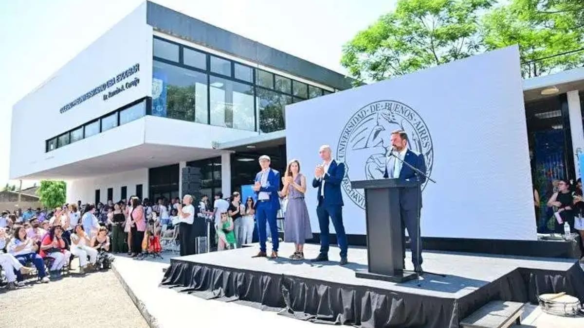 Es el primero de la Universidad de Buenos Aires construido fuera de Capital Federal.