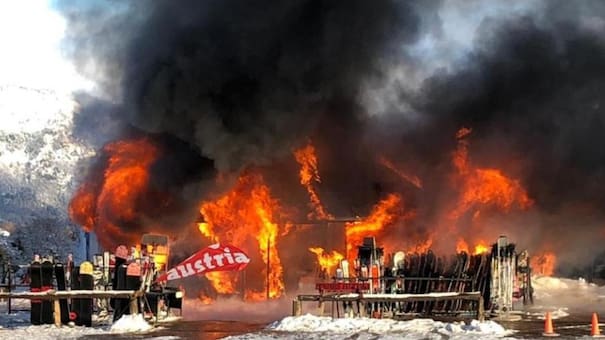 Nuevo incendio en el centro de esquí Chapelco: ardió un local de ropa y dejó un herido