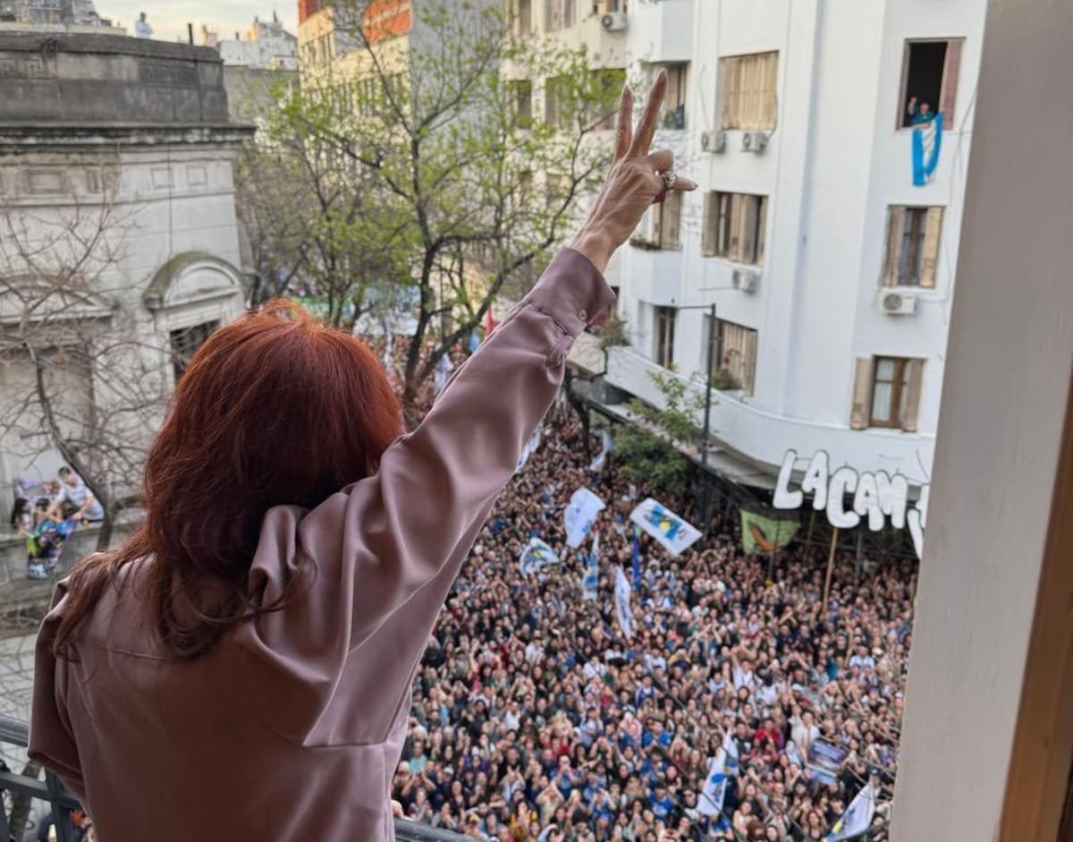 Cristina Kichner en su casa junto a la militancia.