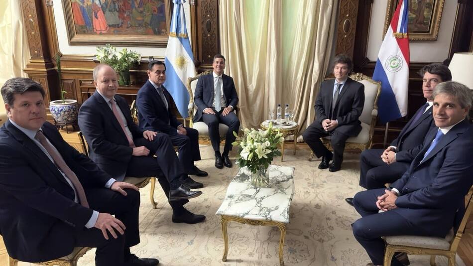 Javier Milei recibió al presidente de la República del Paraguay, Santiago Peña. Foto NA