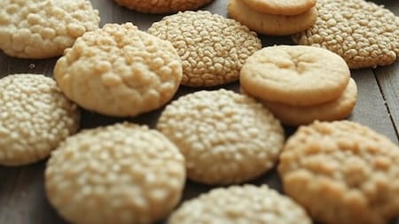 Receta para hacer galletitas saludables de banana y sésamo: fáciles, crocantes y veganas