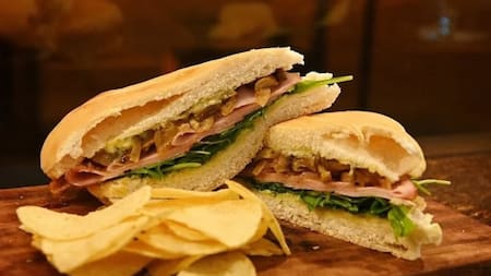 Dónde comer los mejores sándwiches de la ruta 2. Foto: Instagram @laperlalezama