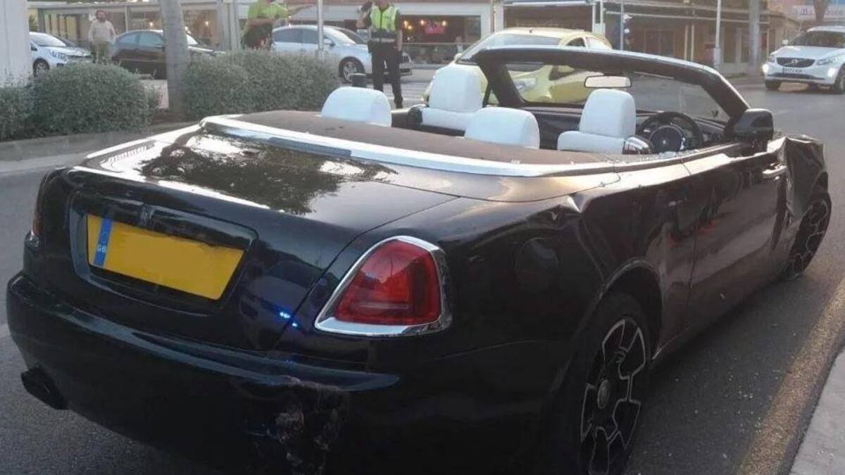 Millonario estrelló su Rolls Royce de 360.000 euros contra una tienda
