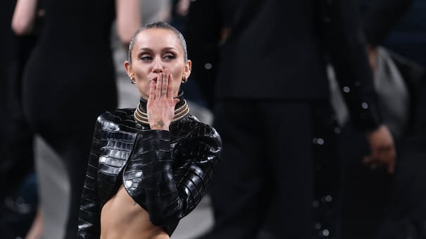 "Fue muy triste": por qué Miley Cyrus no podía interpretar canciones de Hannah Montana después de salir de Disney