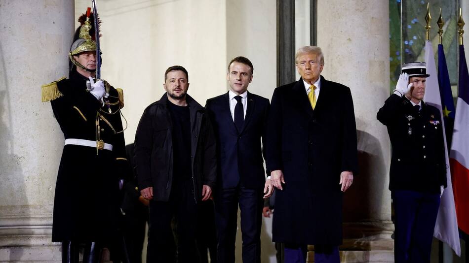 Emmanuel Macron junto a Donald Trump y Volodimir Zelenski. Foto: Reuters