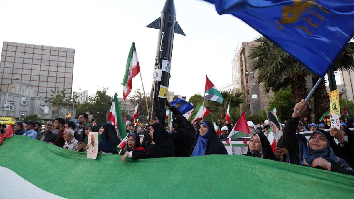 Festejos en Irán por los ataques contra Israel. Foto: EFE