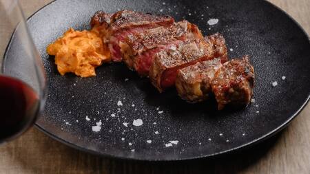 Las mejores carnes para disfrutar en Argentina. Foto: Instagram @abrasadotoneles