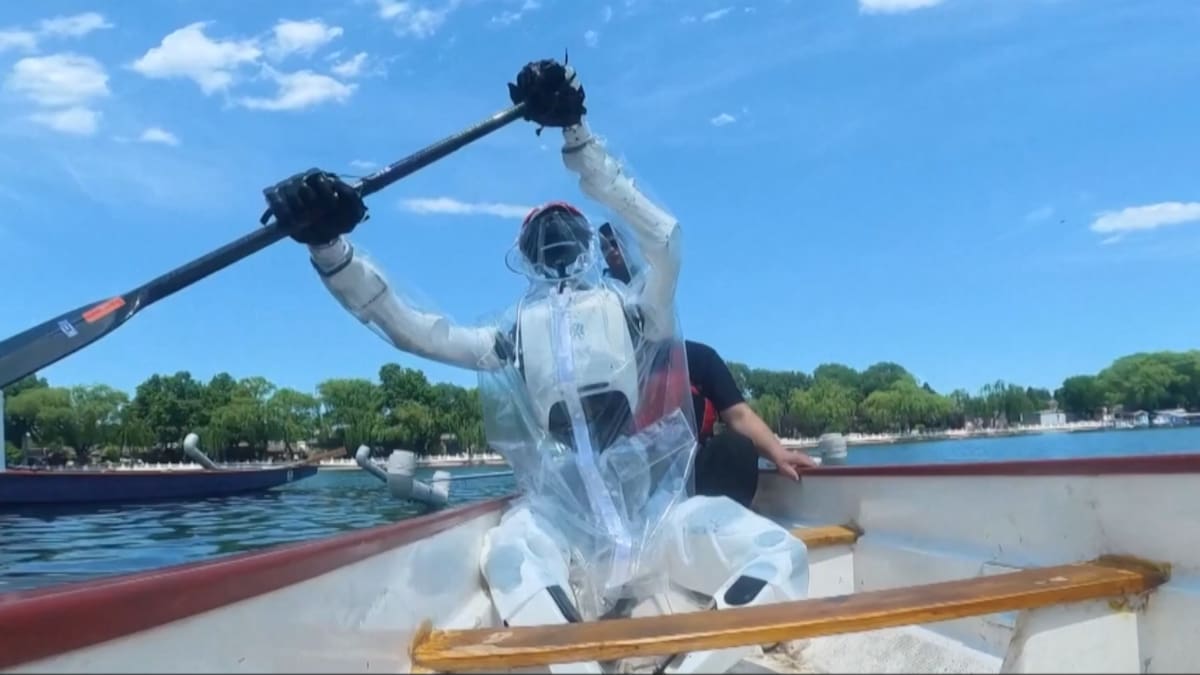 Robot compitiendo con deportistas en China.