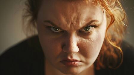 Mirada cruel, persona mala. Foto Freepik