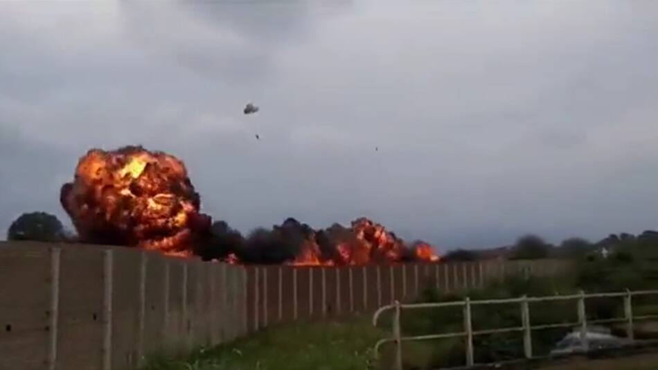 Avión italiano se estrelló contra el suelo y mató a una niña de 5 años. Foto: Captura de video.