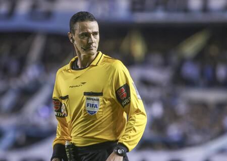 Wilmar Roldán, el árbitro de Argentina-Ecuador. Foto: NA.